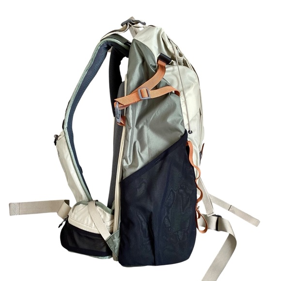 (NWOT) VSGO Pocket Ranger 35L Camera Backpack - Picture 3 of 10